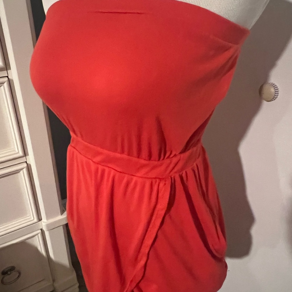 It has pockets!